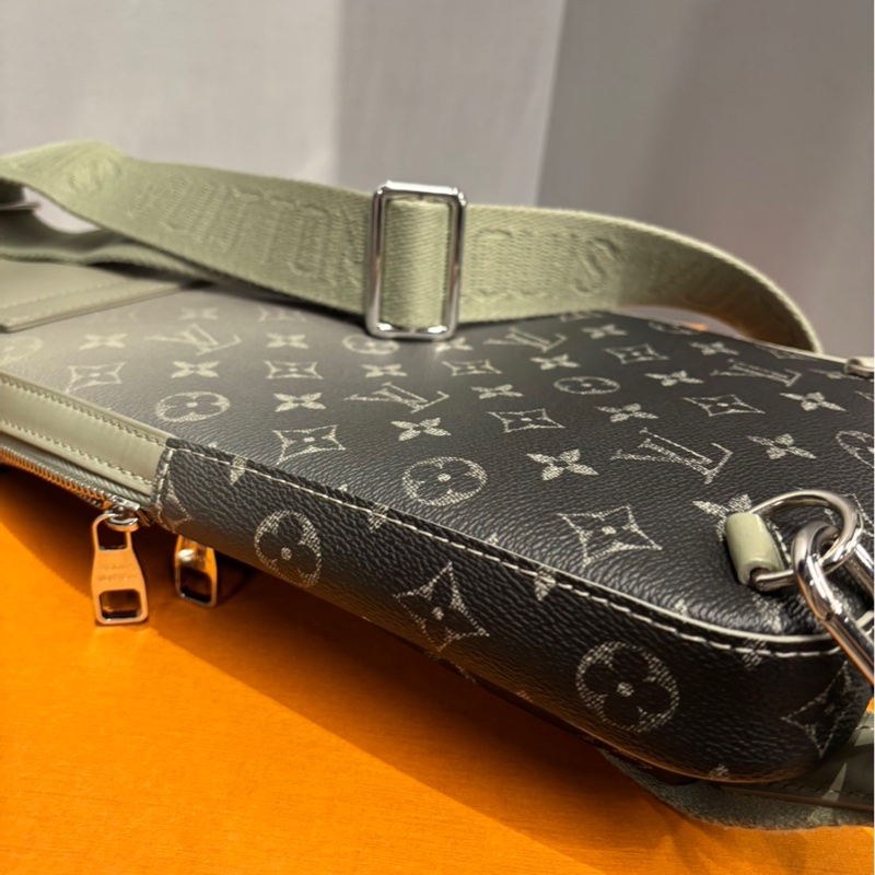 近全新🌟Louis Vuitton LV Avenue Slingbag 單肩包｜Classic Trend CT精品｜台北東區實體-4