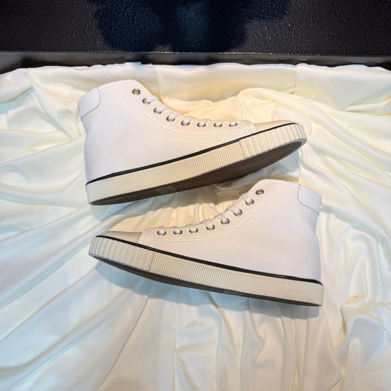 閒置新Celine/賽琳 純白凱旋門休閒鞋 36碼-4
