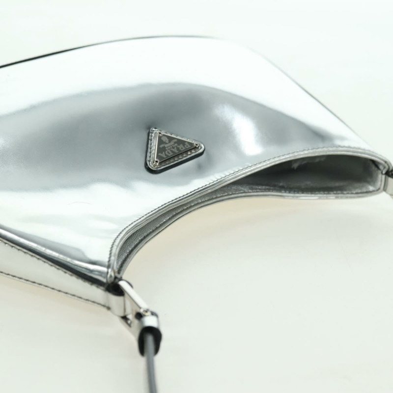 【日本直送】PRADA 銀色漆皮肩包，貨號 177961SM-5