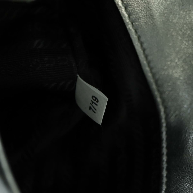 【日本直送】PRADA 銀色漆皮肩包，貨號 177961SM-9