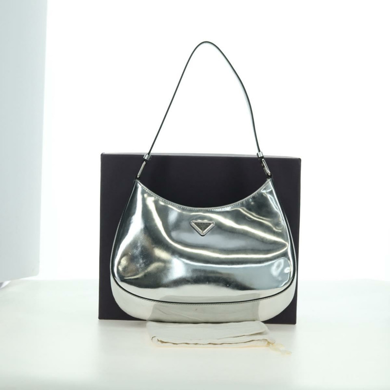 【日本直送】PRADA 銀色漆皮肩包，貨號 177961SM-11