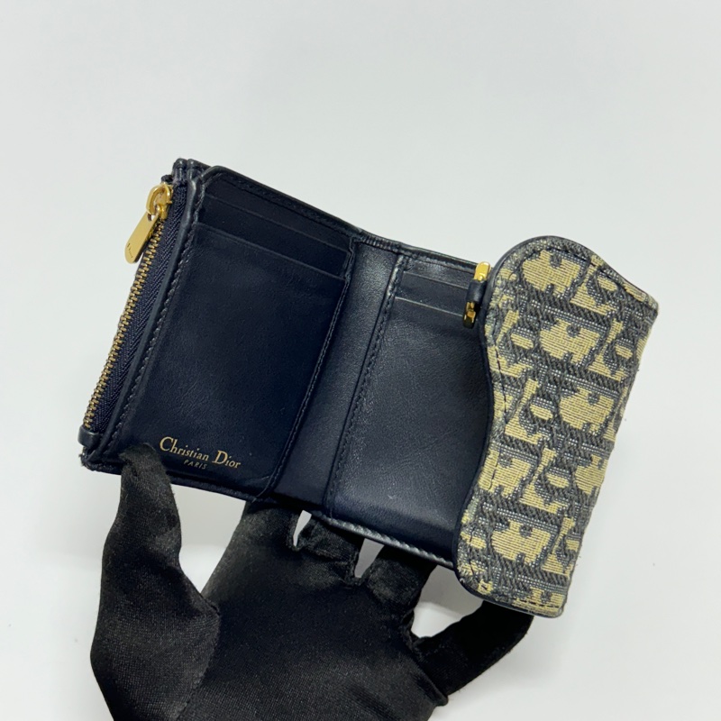 【極新🎁】 Dior Saddle 經典老花 馬鞍短夾 （專櫃24,000）-7