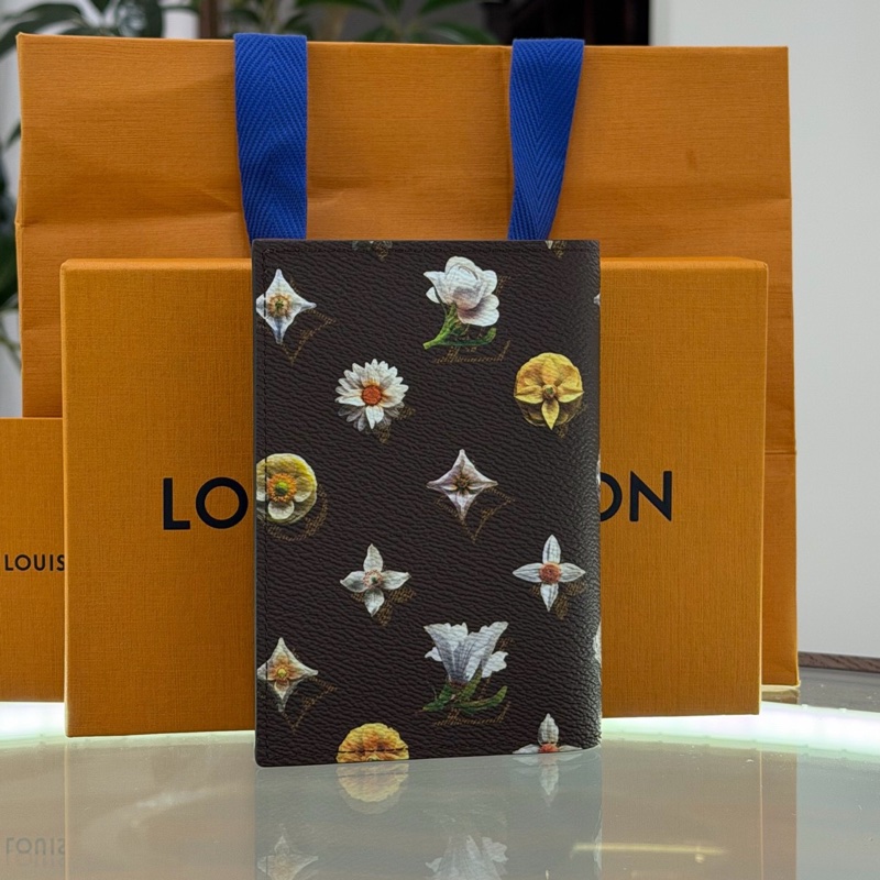 99新 Louis Vu路易威登 26限定雏菊护照夹 经典老花+小雏菊印花-0