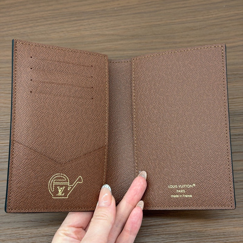 99新 Louis Vu路易威登 26限定雏菊护照夹 经典老花+小雏菊印花-6