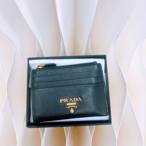 prada 黑色拉鏈短夾/零錢包