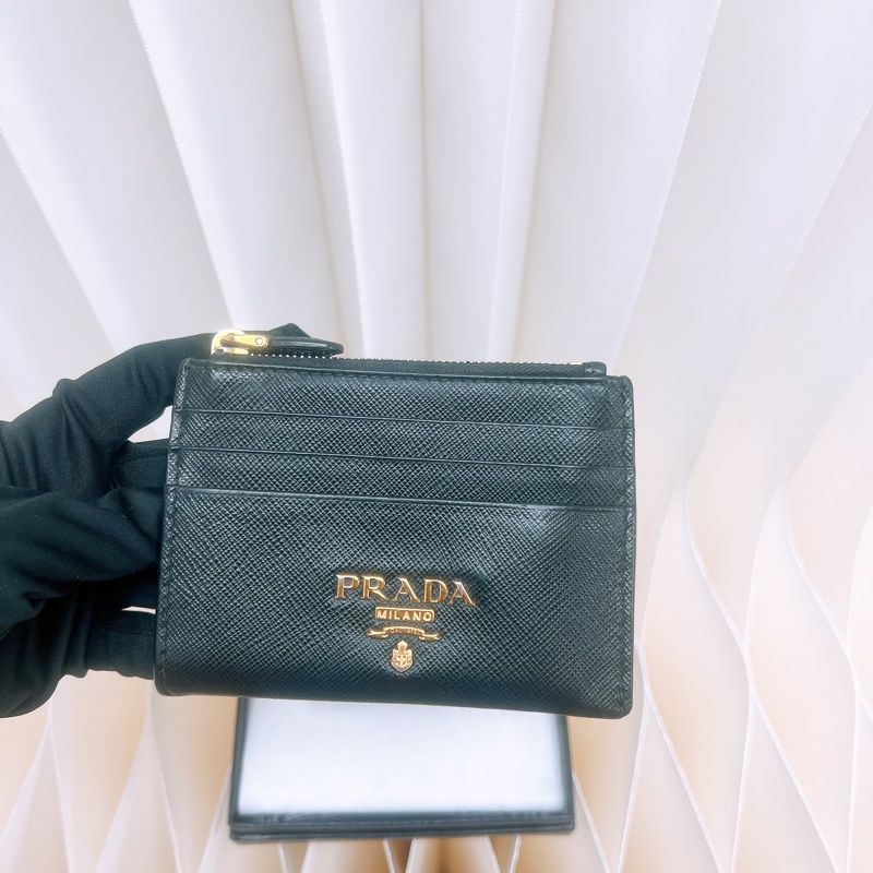 prada 黑色拉鏈短夾/零錢包-1