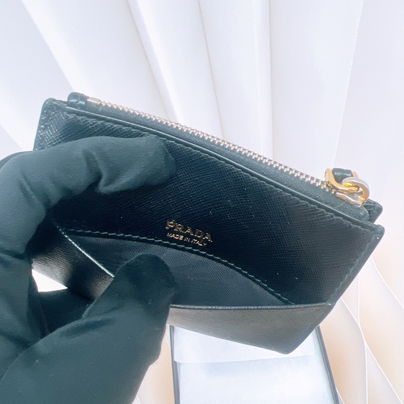 prada 黑色拉鏈短夾/零錢包-9