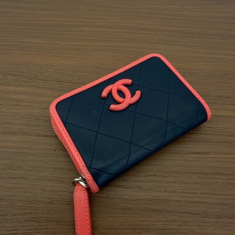 Chanel 香奈兒 拼色零錢包 黑配螢光粉色  無配件