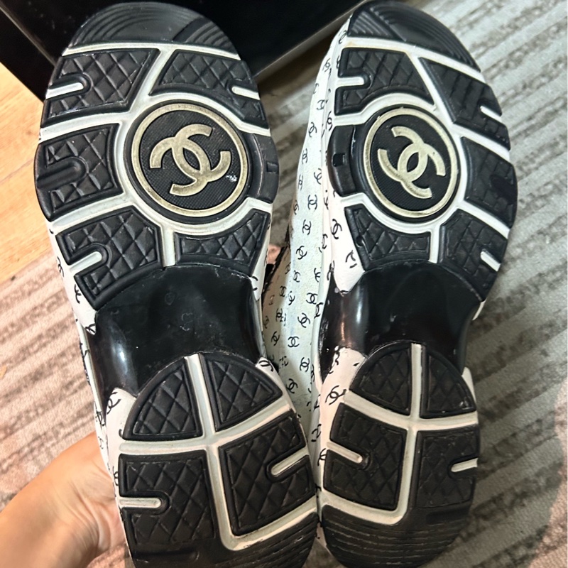 Chanel 香奈兒 暗紋滿logo運動鞋37 無配件-4