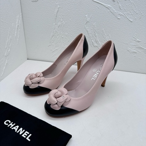 99新Chanel香奈兒裸粉色山茶花圓頭高跟鞋，尺碼37.5碼，跟高8.5cm，附件：塵袋