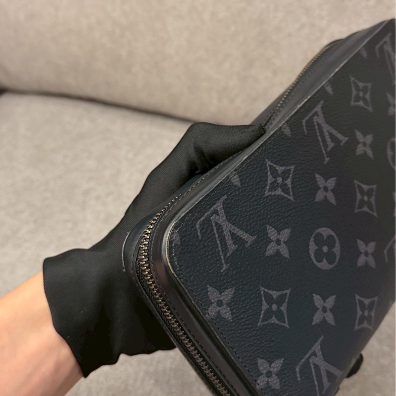LV黑老花長夾手提包-6