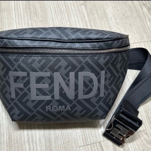 Fendi 經典老花 胸包/腰包