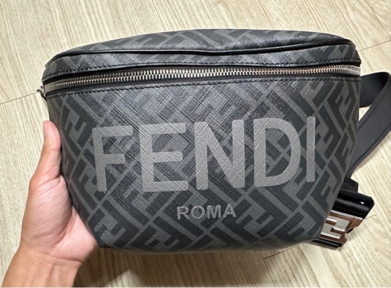 Fendi 經典老花 胸包/腰包-1