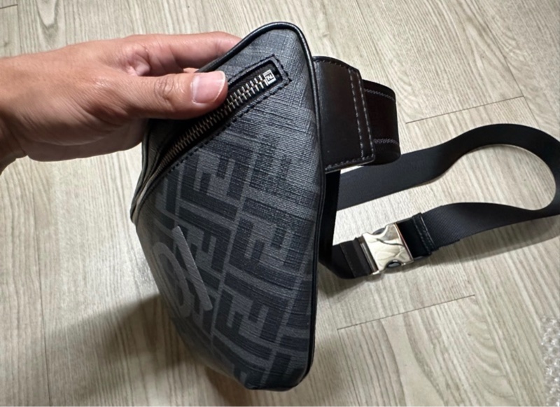 Fendi 經典老花 胸包/腰包-4