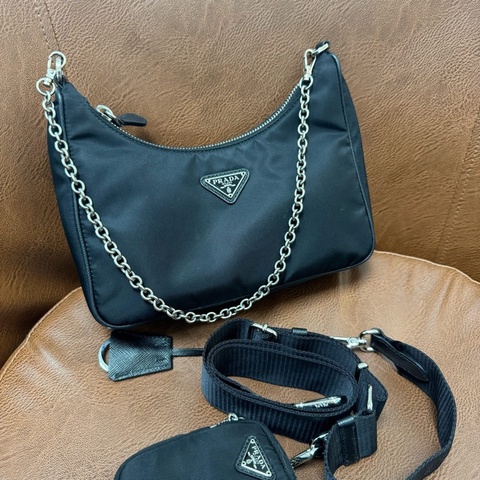 Prada 五合一 斜挎包 腋下包   沒有勾絲  有肩帶