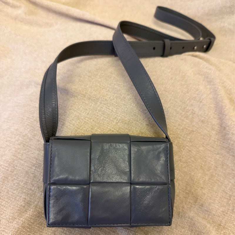 Bottega Veneta 九成九新 mini cassette 鐵灰色-0