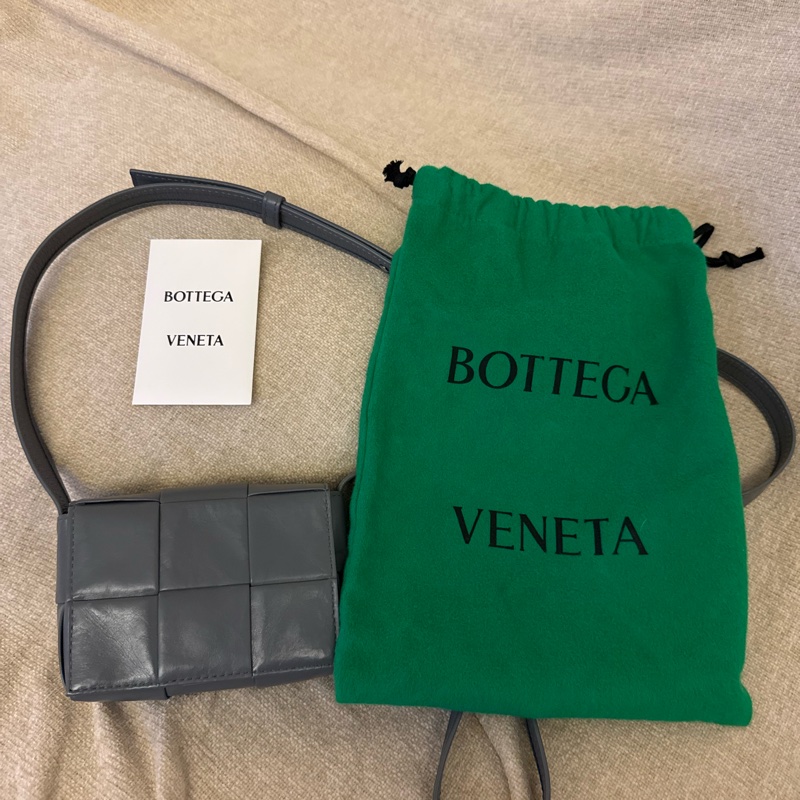 Bottega Veneta 九成九新 mini cassette 鐵灰色-4