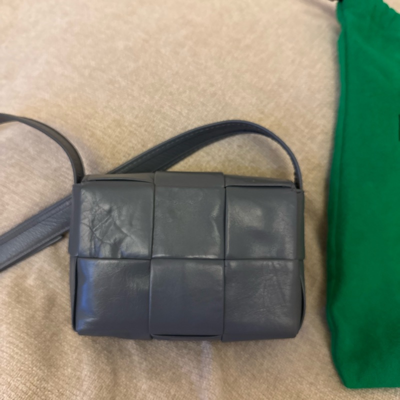 Bottega Veneta 九成九新 mini cassette 鐵灰色-7