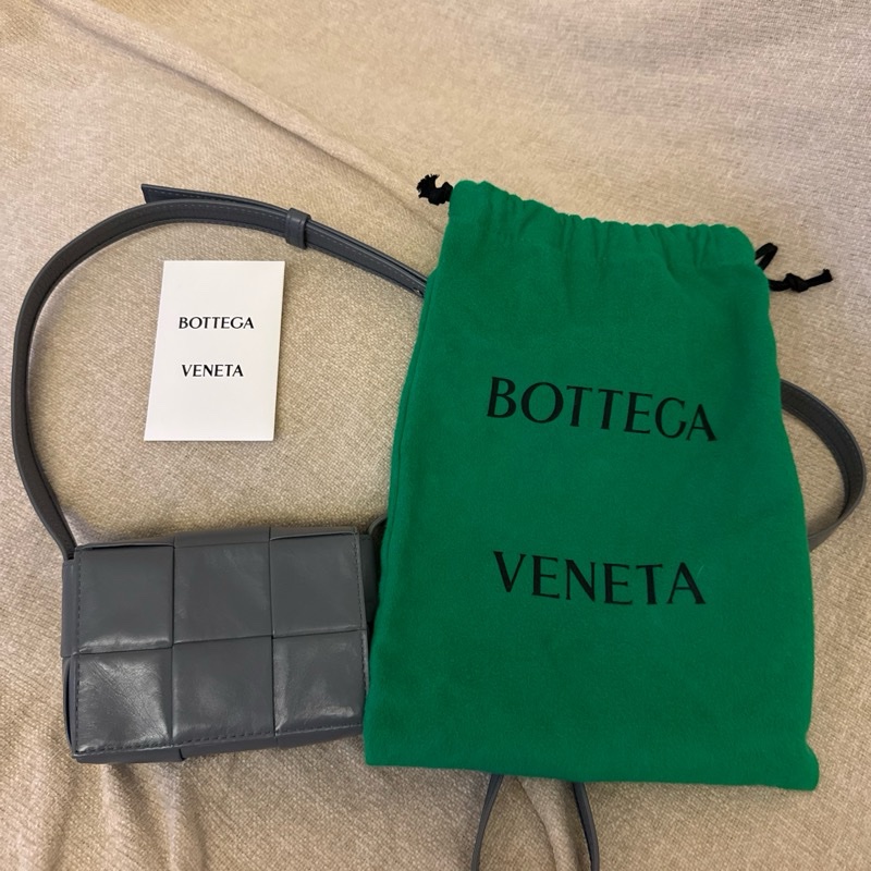 Bottega Veneta 九成九新 mini cassette 鐵灰色-12