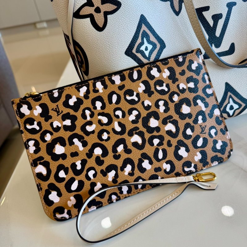 LV M45819 Neverfull MM Wild at Heart 手繪風托特-1