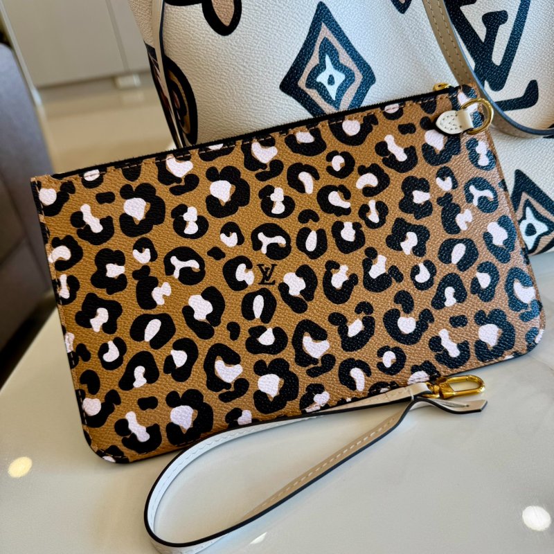 LV M45819 Neverfull MM Wild at Heart 手繪風托特-2