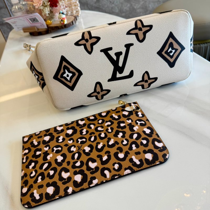 LV M45819 Neverfull MM Wild at Heart 手繪風托特-3