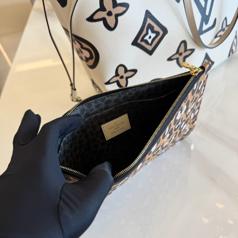 LV M45819 Neverfull MM Wild at Heart 手繪風托特-8