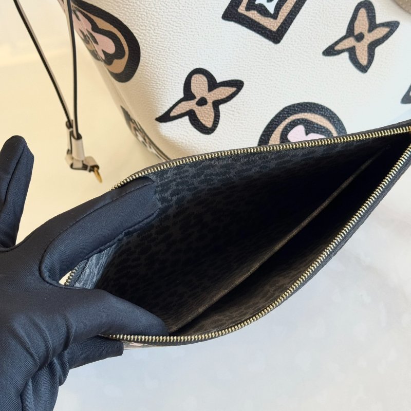 LV M45819 Neverfull MM Wild at Heart 手繪風托特-9