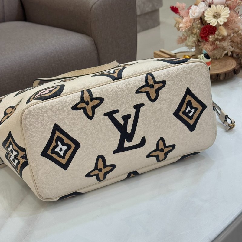 LV M45819 Neverfull MM Wild at Heart 手繪風托特-2