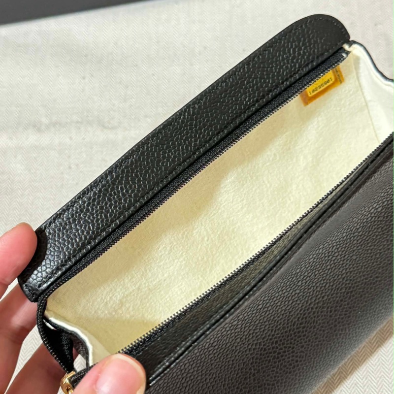 chanel 黑色魚子醬皮革中古包-2