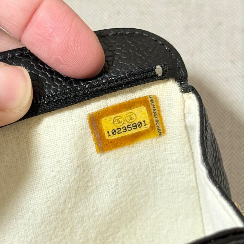 chanel 黑色魚子醬皮革中古包-5