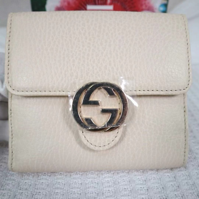 Gucci • 經典GG 奶昔白荔枝牛皮三折短夾 金釦 全新大全配有購證✨-1