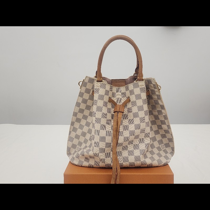 Lv 白棋盤格手提水桶包，5000元入手LV-5