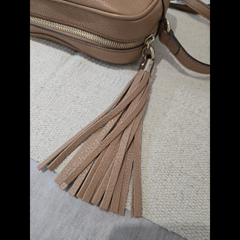 Gucci 古馳 disco soho 奶茶色 焦糖色 流蘇拉鍊相機包 肩背包 斜背包-26