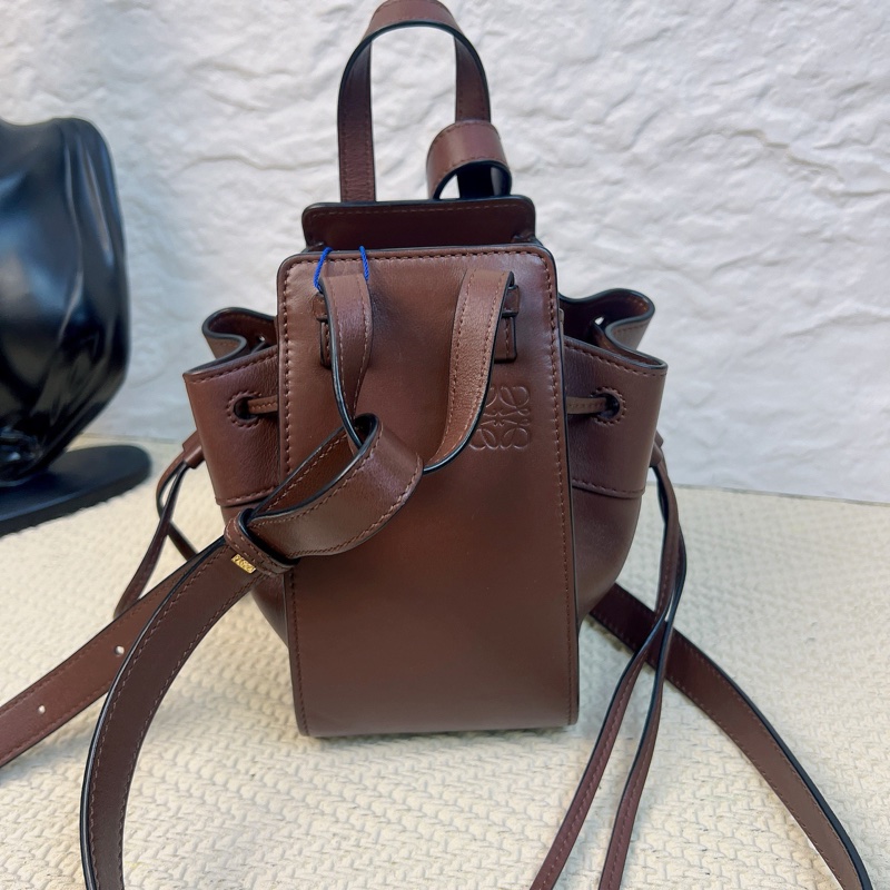 羅意威LOEWE Hammock迷你牛皮吊床包  尺寸11*19.5*17-1