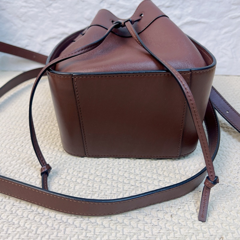 羅意威LOEWE Hammock迷你牛皮吊床包  尺寸11*19.5*17-4