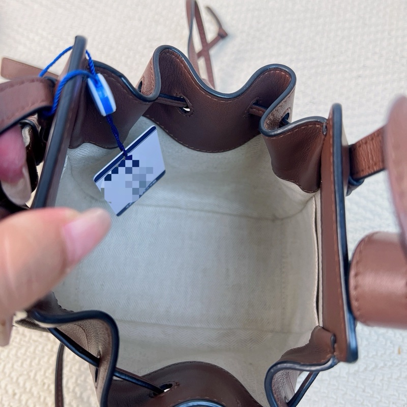羅意威LOEWE Hammock迷你牛皮吊床包  尺寸11*19.5*17-5