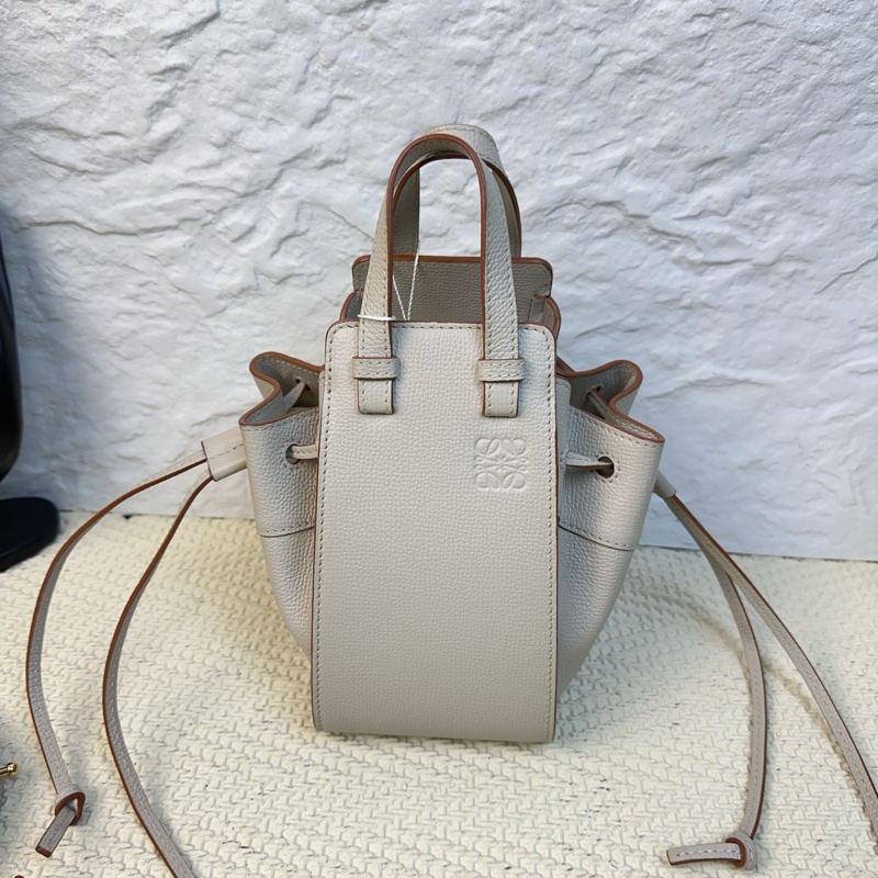 LOEWE/羅意威 Hammock吊床包米色荔枝紋牛皮 尺寸16*20*10cm-0