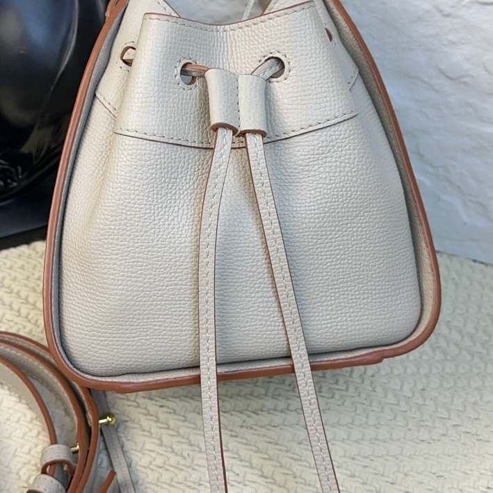 LOEWE/羅意威 Hammock吊床包米色荔枝紋牛皮 尺寸16*20*10cm-6