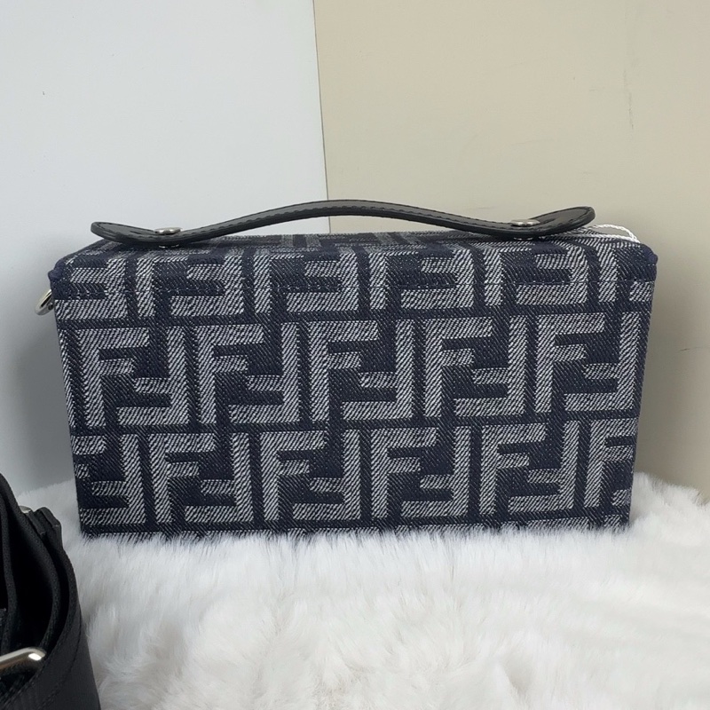99.9新 Fendi 23ss老花牛仔盒子包所有五金原膜都在 尺寸21*12 編碼wt880。-1