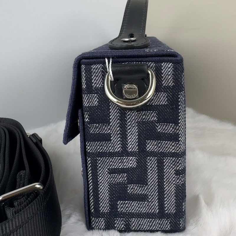 99.9新 Fendi 23ss老花牛仔盒子包所有五金原膜都在 尺寸21*12 編碼wt880。-4