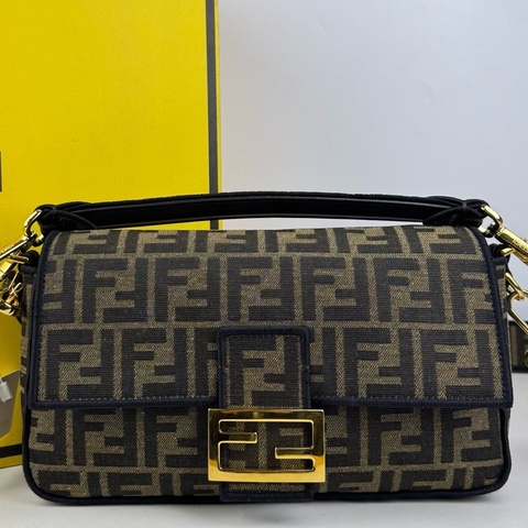 98❤️ Fendi/芬迪棕色拼黑色老花Baguette法棍中号 尺寸27*15 编码HR216