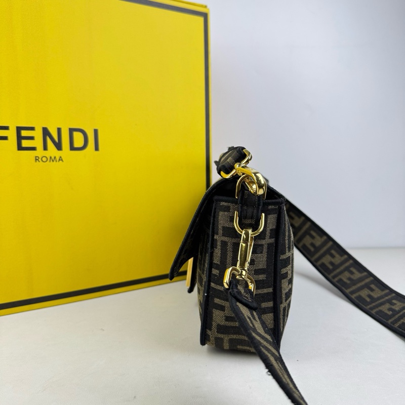 98❤️ Fendi/芬迪棕色拼黑色老花Baguette法棍中号 尺寸27*15 编码HR216-2