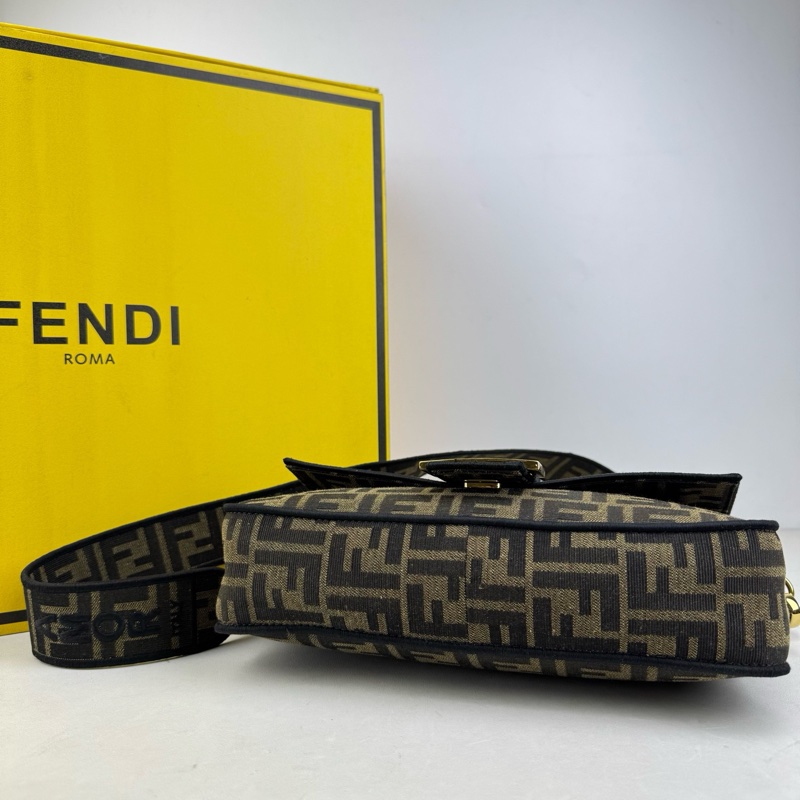 98❤️ Fendi/芬迪棕色拼黑色老花Baguette法棍中号 尺寸27*15 编码HR216-4