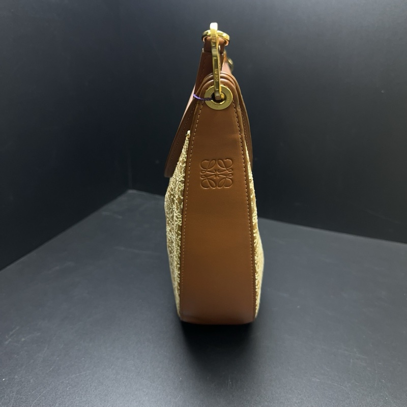 99新羅意威LOEWE 22年Luna系列 經典Anagram月亮包 小號 手提腋下包 尺寸29*27 編碼ov343。-2