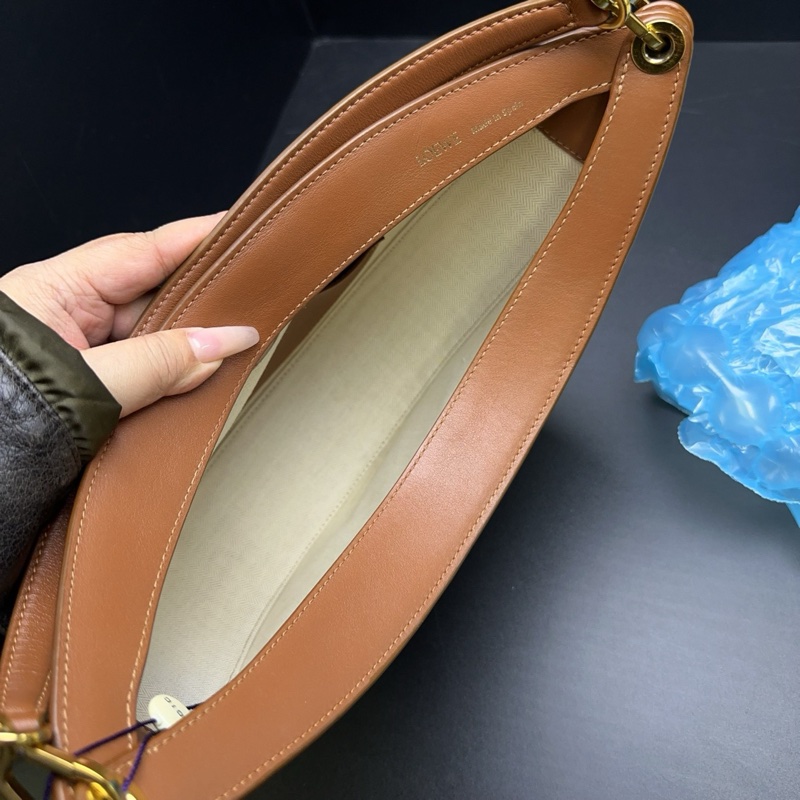99新羅意威LOEWE 22年Luna系列 經典Anagram月亮包 小號 手提腋下包 尺寸29*27 編碼ov343。-4