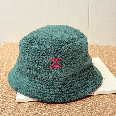 Chanel • 綠色拼粉色毛巾布漁夫帽