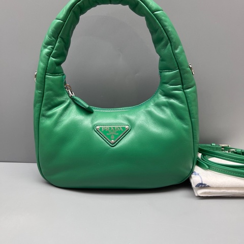 Prada • 經典鐵牌竹子綠小羊皮Hobo包