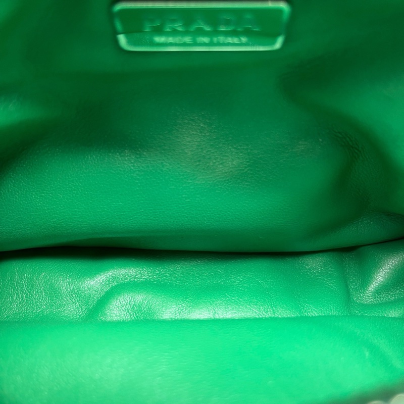 Prada • 經典鐵牌竹子綠小羊皮Hobo包-8