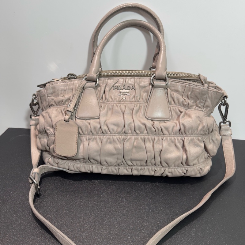 Prada • 奶茶色褶皺全皮托特包-1